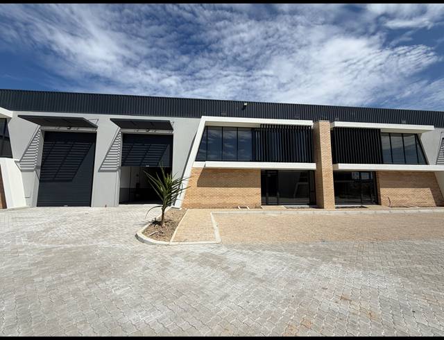 654M² WAREHOUSE TO LET IN STIKLAND INDUSTRIAL